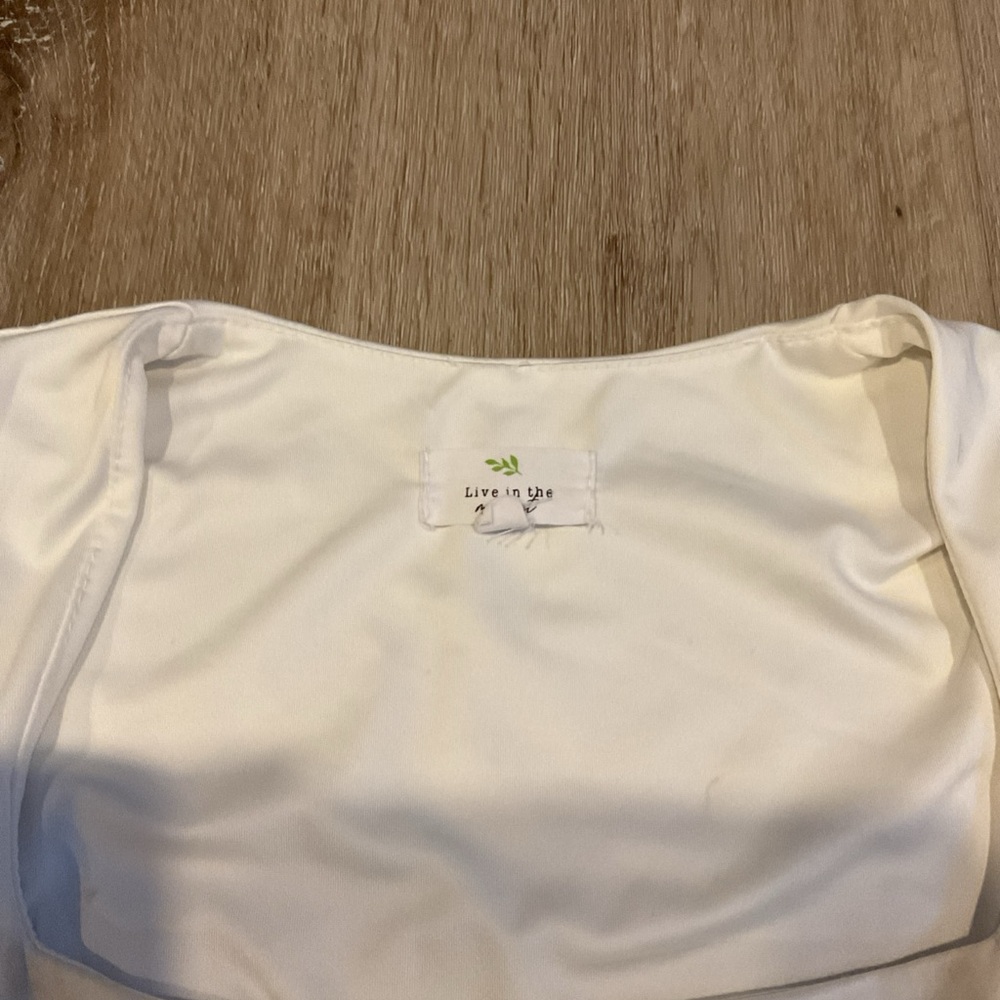 Live in the Moment - Elegant Cream Sleeveless Top - Ladies Size Small - Picture 2 of 9